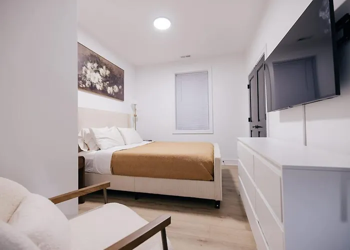 Apartment Parisian Retreat 6min To Main Quandrangle U Of C Chicago